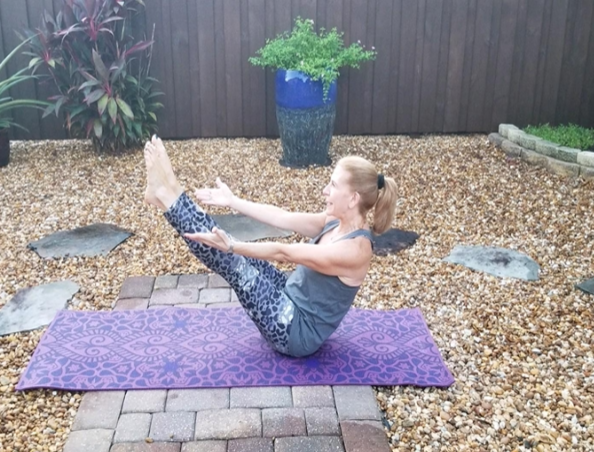restorative yoga lacura